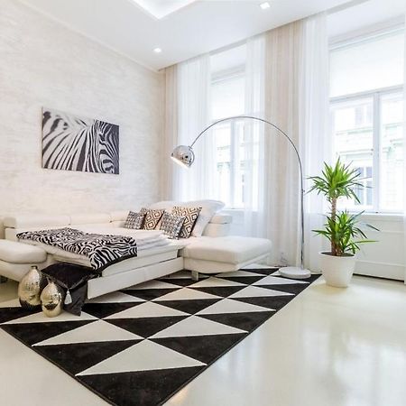 Stylish Apartment 5 Minutes Walk From City Center Prague Extérieur photo