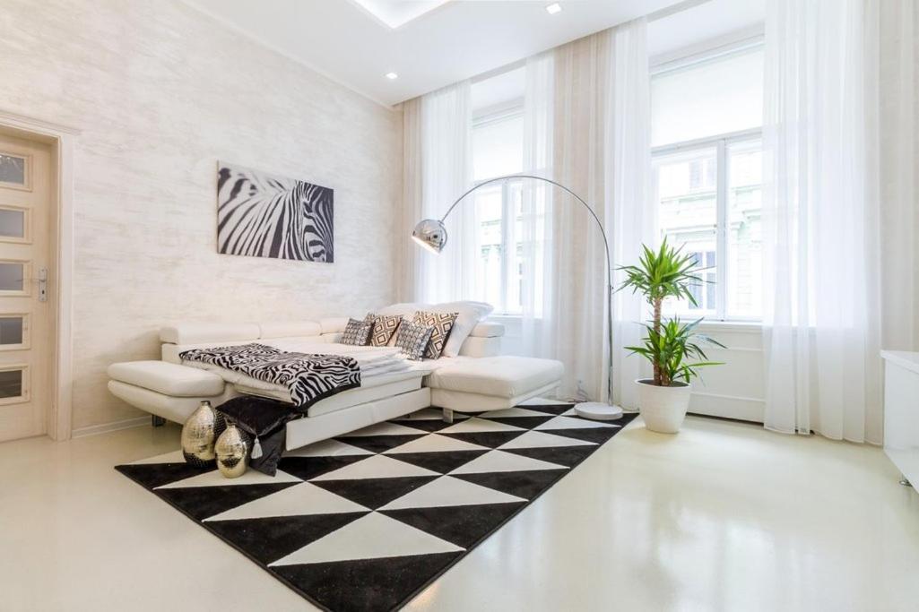 Stylish Apartment 5 Minutes Walk From City Center Prague Extérieur photo