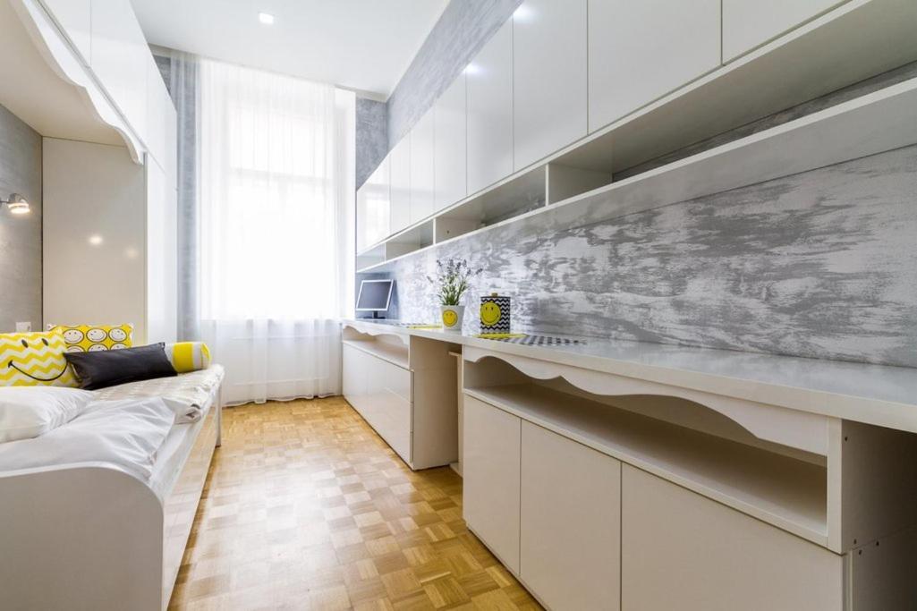 Stylish Apartment 5 Minutes Walk From City Center Prague Extérieur photo