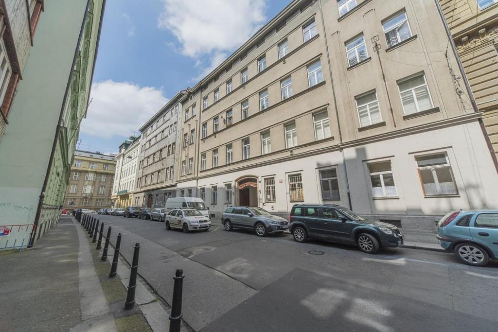 Stylish Apartment 5 Minutes Walk From City Center Prague Extérieur photo
