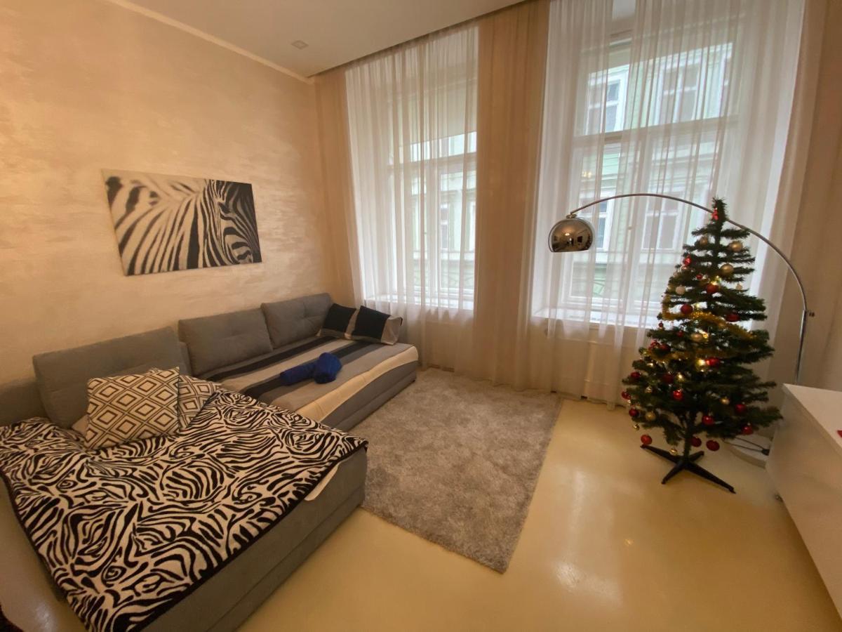 Stylish Apartment 5 Minutes Walk From City Center Prague Extérieur photo